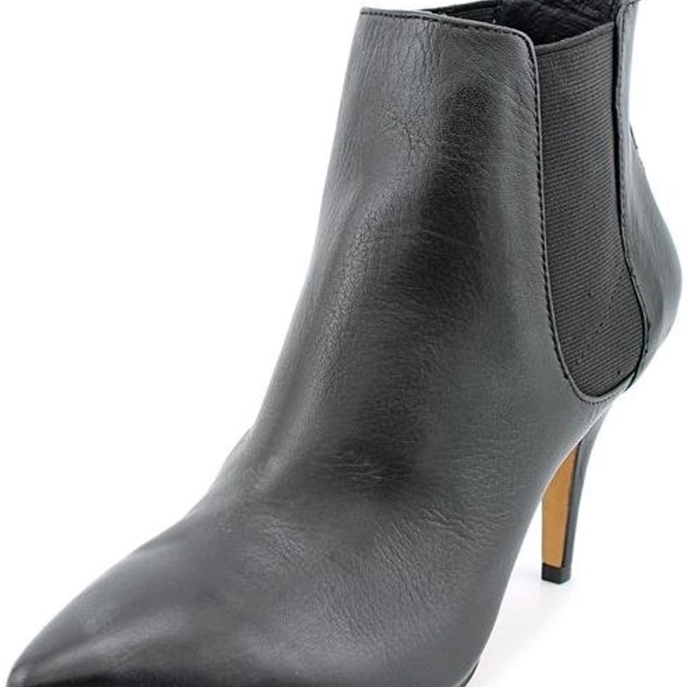 Vince Camuto | Onya black leather bootie size 8 edgy mob wife.